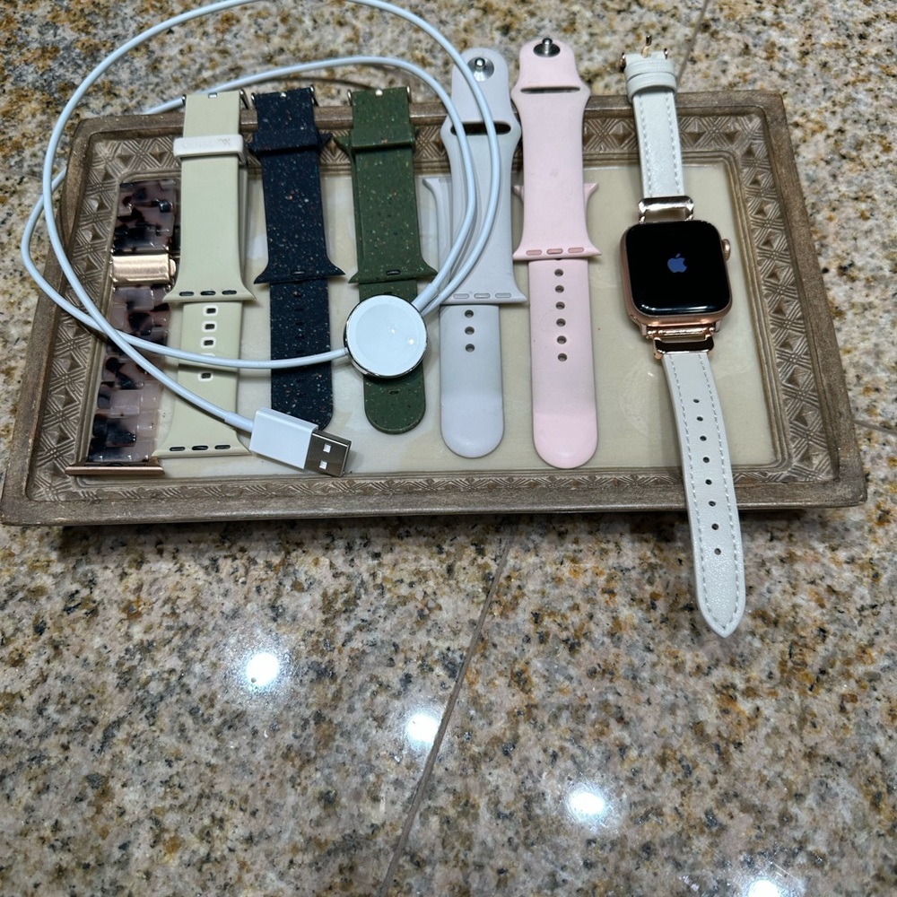 EUC APPLE WATCH BUNDLE! AT&T GPS 40MM NIKE SE